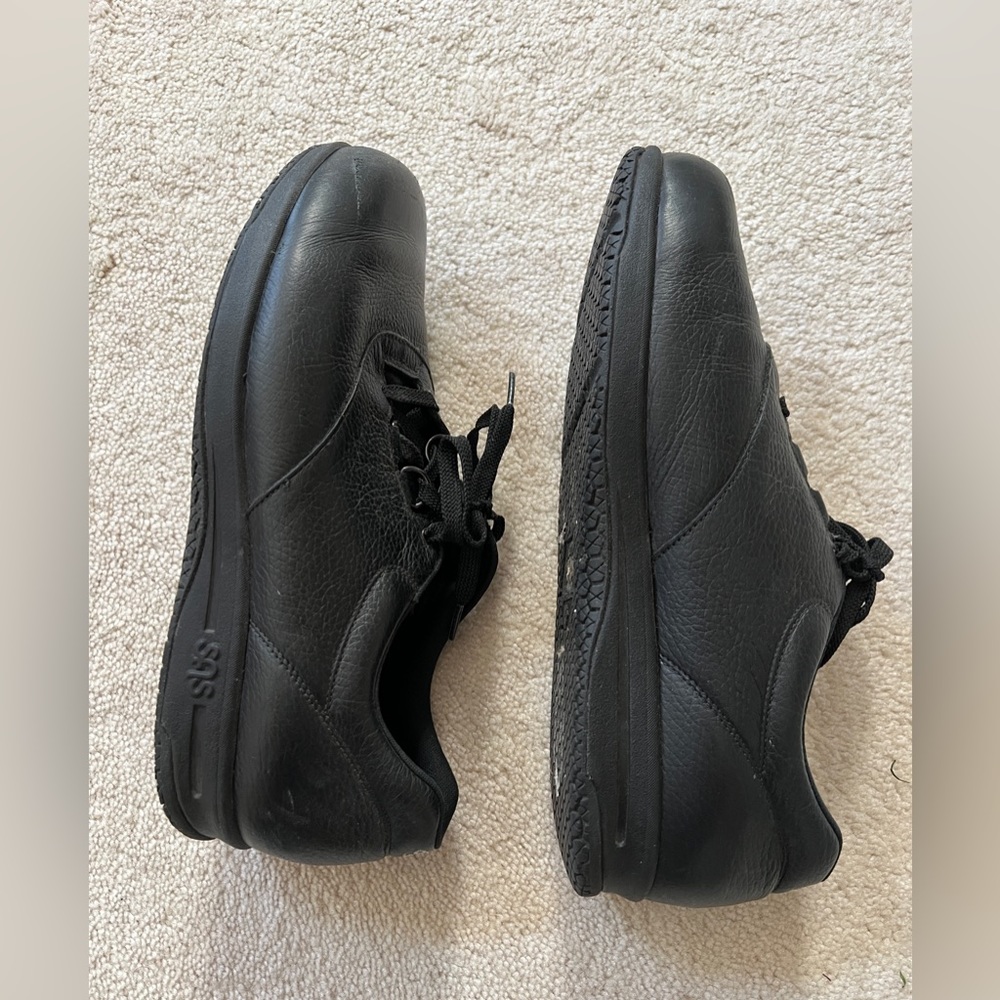 SAS brand work shoes. - Picture 6 of 7